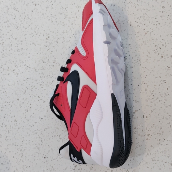 New Nike Ld Victory Shoe GS Youth 4.5 Grey/Red/Black/White AT5604-008 - Picture 3 of 4